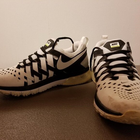 Black and White Nike size 9 - Picture 1 of 2